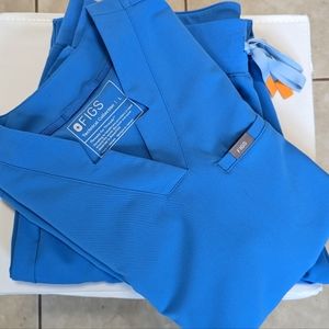 Figs Scrubs - capri blue - Siaya scrub top & Clara jogger pants size L - LIMITED